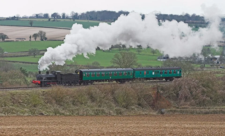 Mid Hants Railway train - near Ropley - geograph.org.uk - 168860